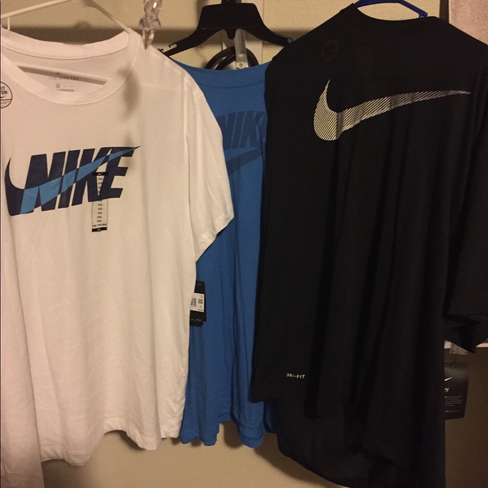 Men Nike tees 2xlg-3xlg new with tags